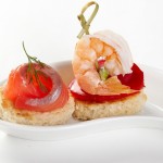 Канапе с креветками на шпажках